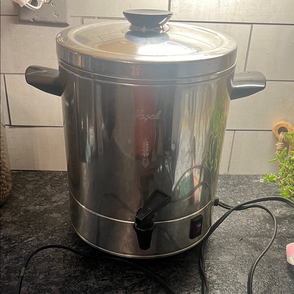 Vintage 40 Cup Regal Chrome Electric Coffee Pot.Urn. Parties. Exc condition